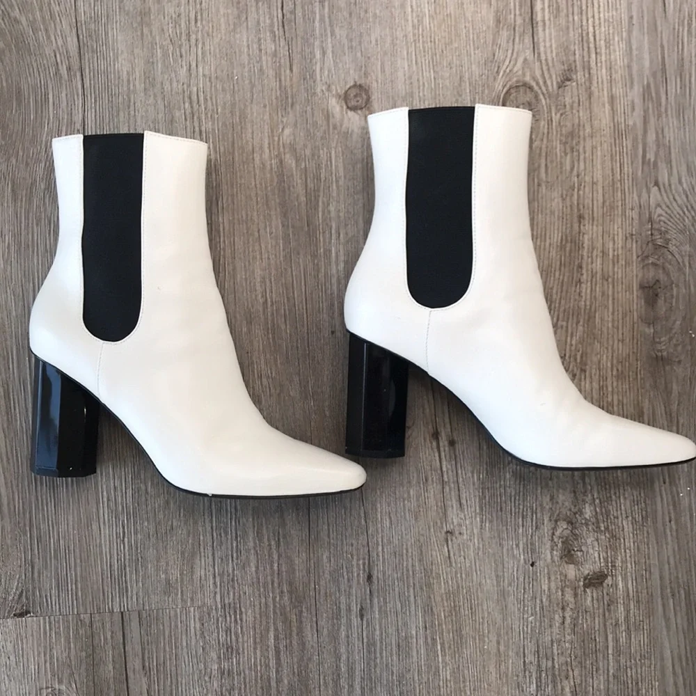 Donald Pliner Laila White Leather Pull On Heel Ankle Boots Size 6M - Picture 6 of 10